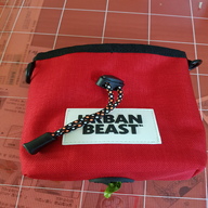 어반비스트 트릿백 다이너마이트 레드